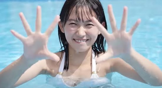 志田音々『日本一かわいいお姉ちゃん』の水着グラビア動画