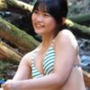尾茂井奏良 大自然の中で躍動する緑白ボーダービキニ