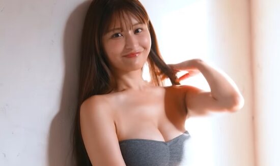 佐々木美乃里 スレンダー巨乳の抜群なスタイルを水着で披露
