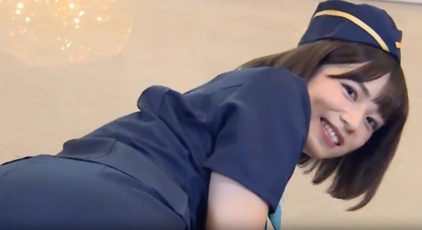 村上りいな 黒パンストでパンチラして誘惑する小悪魔CA