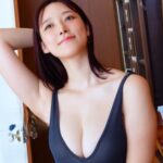 山崎あみ キレイなお姉さんが水着で魅せる抜群なスタイル