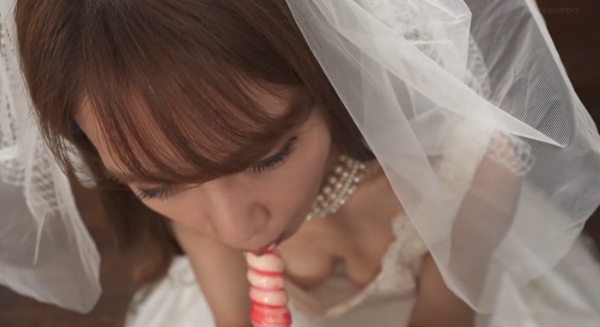 遠野千夏 神聖な教会でウエディングドレスのままペロペロ