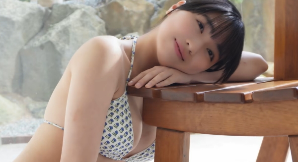 林美希 最強の大型新人がフレッシュボディをビキニで披露