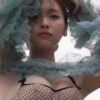 一ノ瀬瑠菜 大胆に見せるすべすべの腋下からお色気があふれます